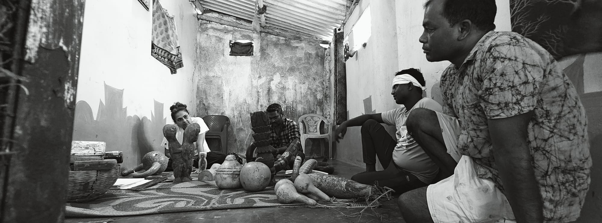 Outpost 12 is a unique safari bio lodge in Kanha, India. This was a venture and experience designed and developed with NYUCT Design Labs.